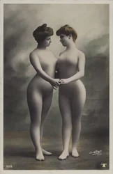 Zwei Frauen in Bodysuits